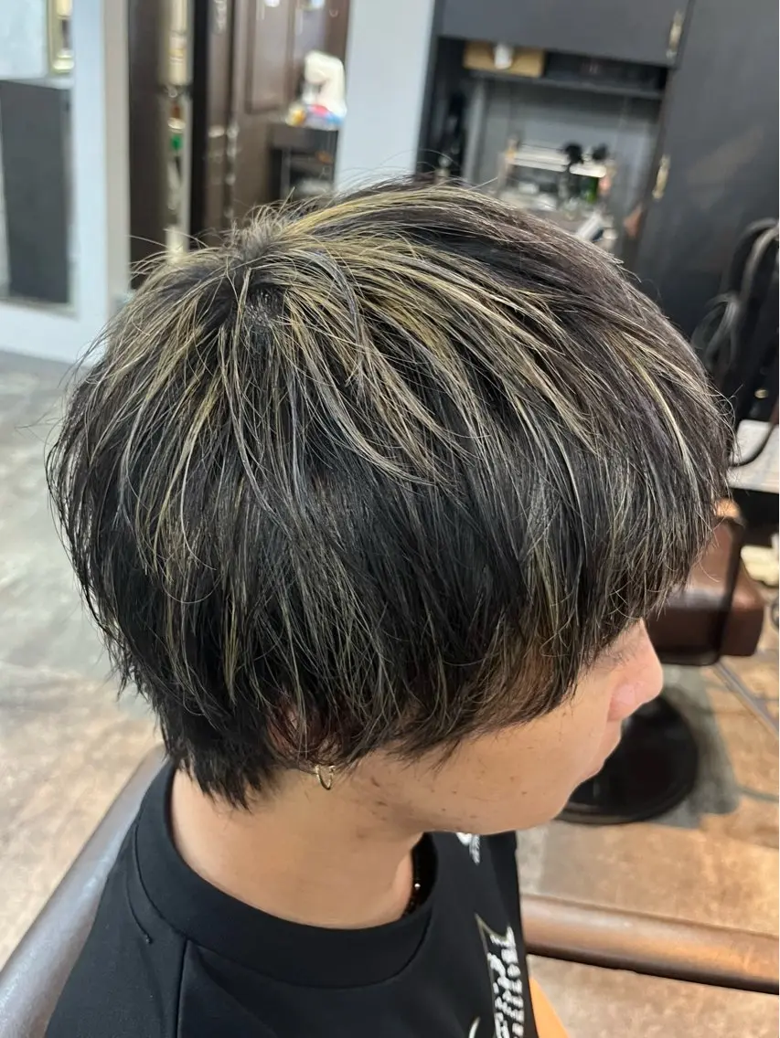 カラー メンズ 山口 詩織のヘアスタイル