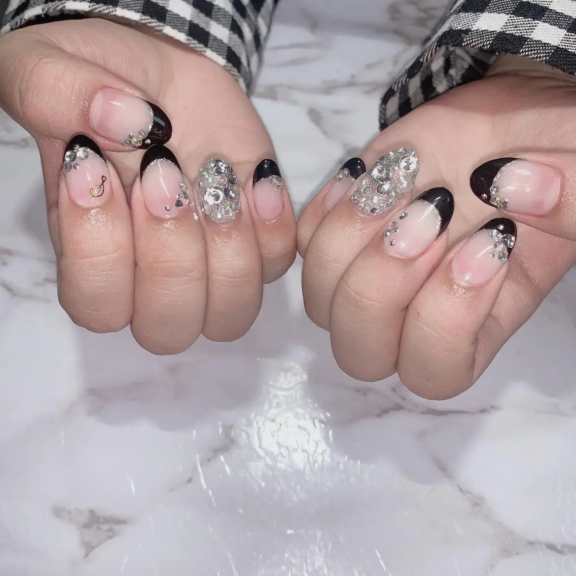 ネイル フレンチネイル ストーンネイル Ally's Nailのネイルデザイン