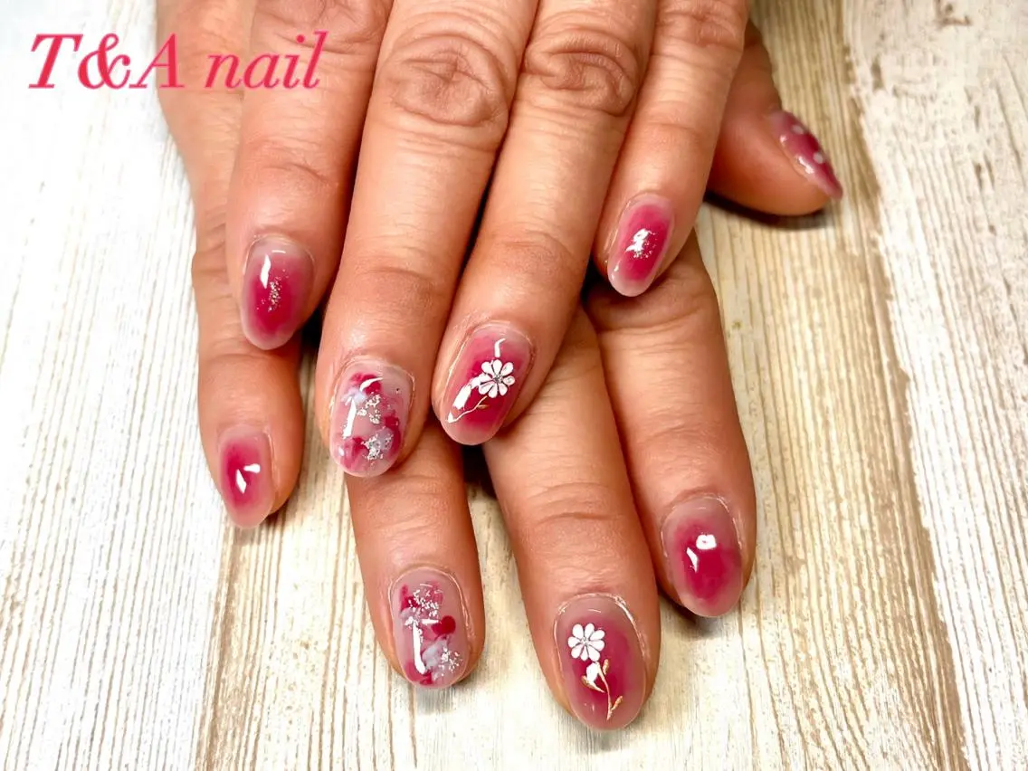ミディアム ネイル チークネイル 長さ出し フラワーネイル ジェルネイル ニュアンスネイル T&A nailのネイルデザイン