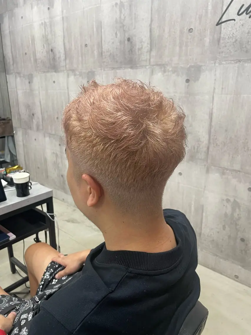 ショート カラー メンズ メンズブリーチ メンズハイトーン ベージュカラー ブリーチ ハイトーンカラー ヘアカラー LUXBE LUCE ひなののヘアスタイル