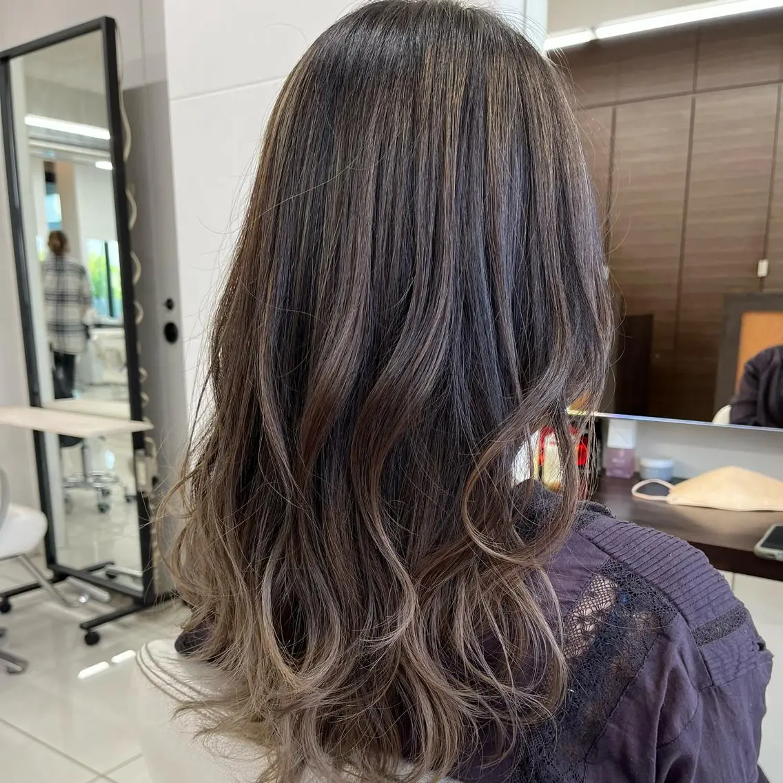ロング カラー バレイヤージュ ブリーチ ケアブリーチ グラデーションカラー ハイライトカラー ヘアカラー トリートメント ハタケヤマヨシキ ／BOOTHのヘアスタイル