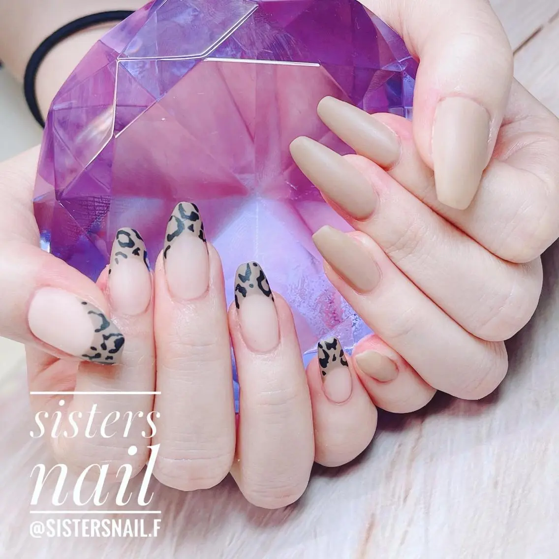 ネイル アニマル柄 アートネイル フレンチネイル マットネイル 冬ネイル ハンドネイル ハンドケア sisters nail.fのネイルデザイン