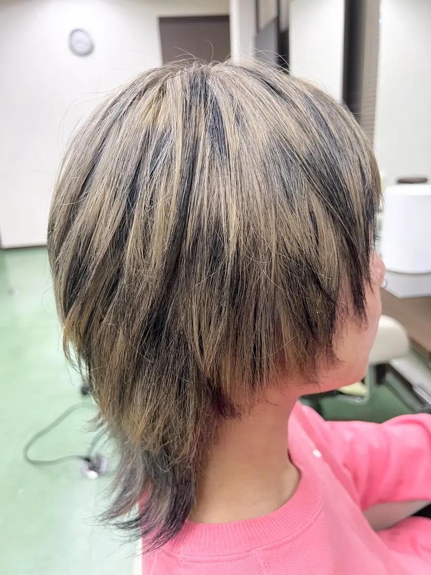 ミディアム カラー メンズ メンズウルフカット ウルフカット カット ヘアカラー 甲田 豪徳のヘアスタイル