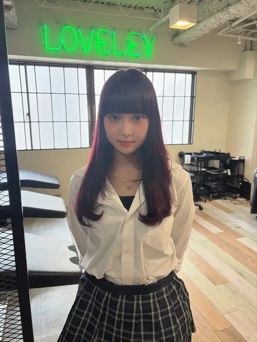 ロング ヘアカラー 💜🦋 COCONA🦋💜のヘアスタイル