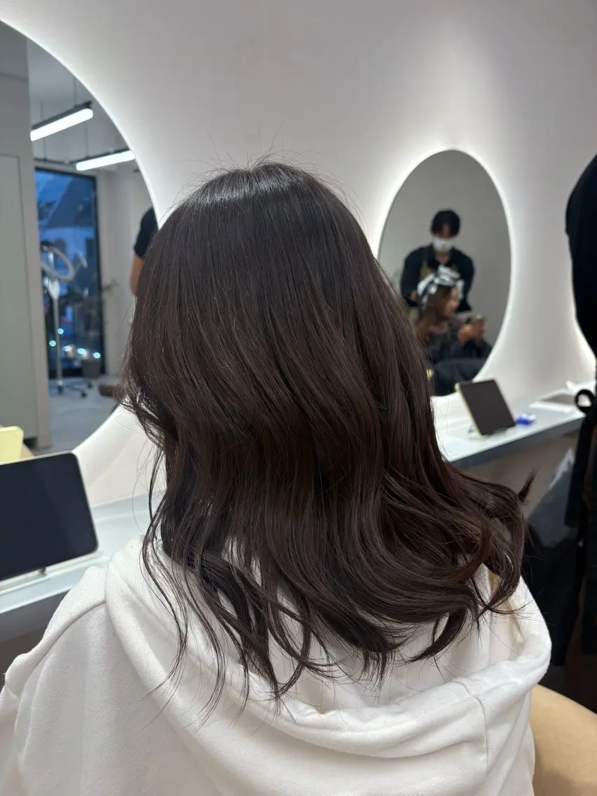 セミロング ヘアカラー 🥥海外風ハイライト MIYU🤎のヘアスタイル