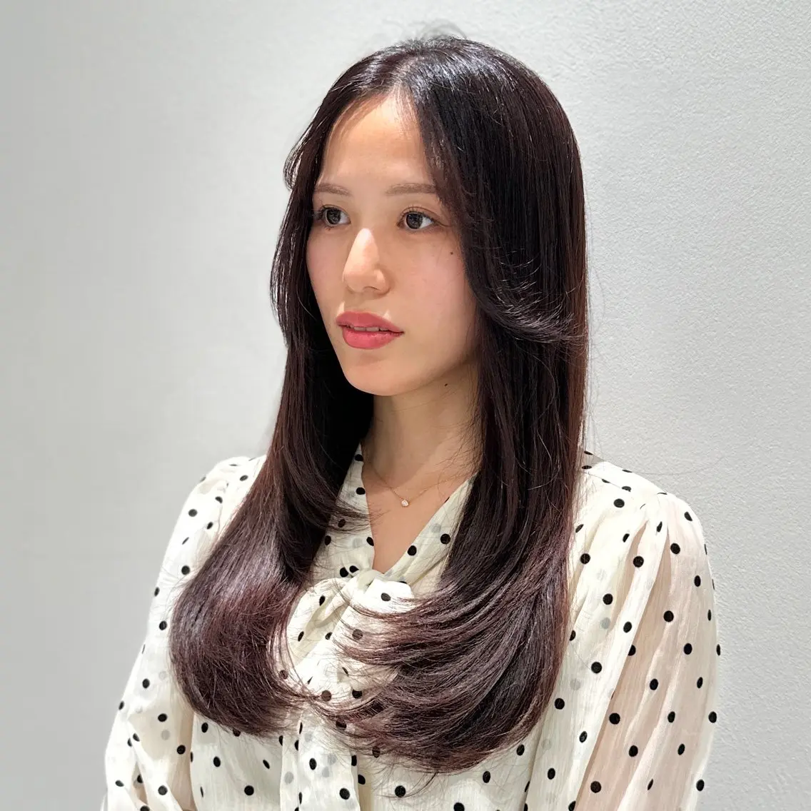 ロング カラー ロングレイヤー グレージュ ラベンダーカラー ラベンダーグレージュ ラベンダーグレー レイヤー/グレージュ メンズパーマのヘアスタイル