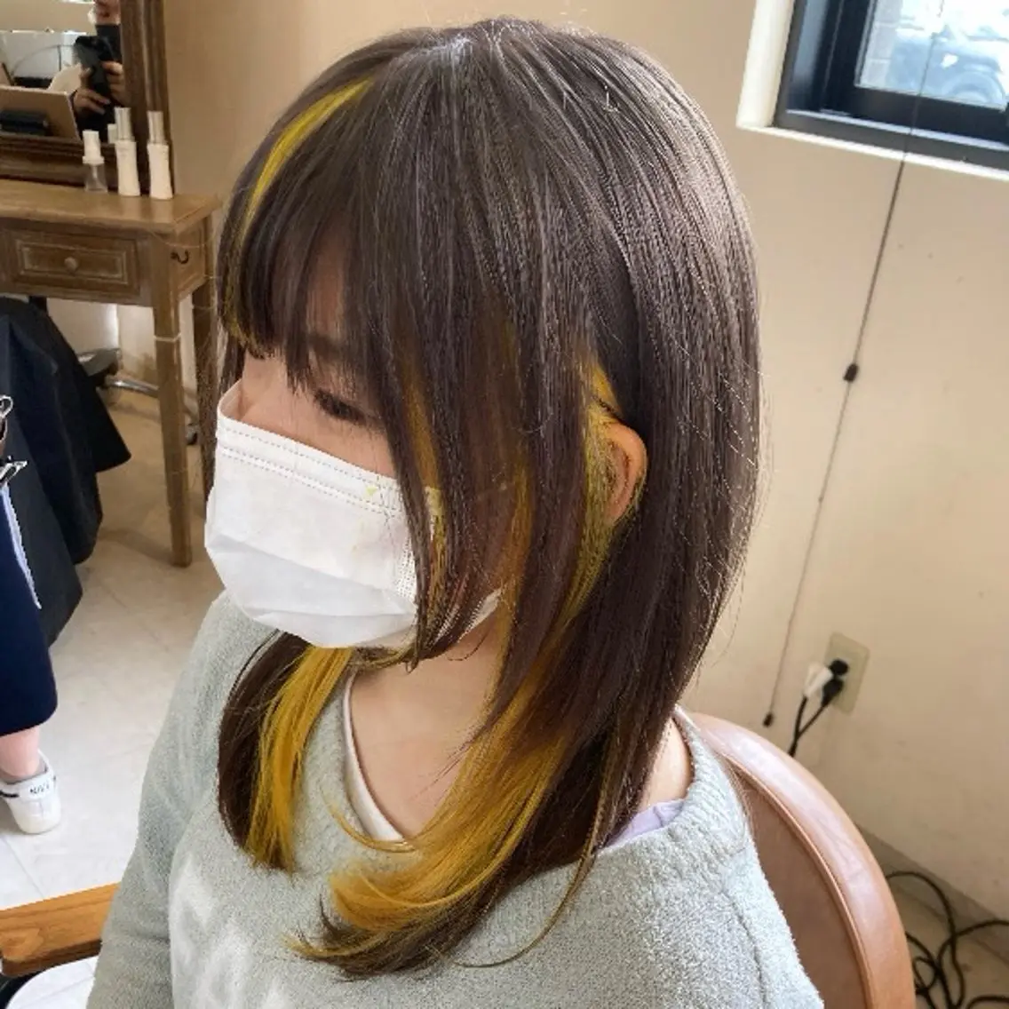 セミロング カラー インナーカラー イエローカラー ヘアカラー 前田 知輝のヘアスタイル