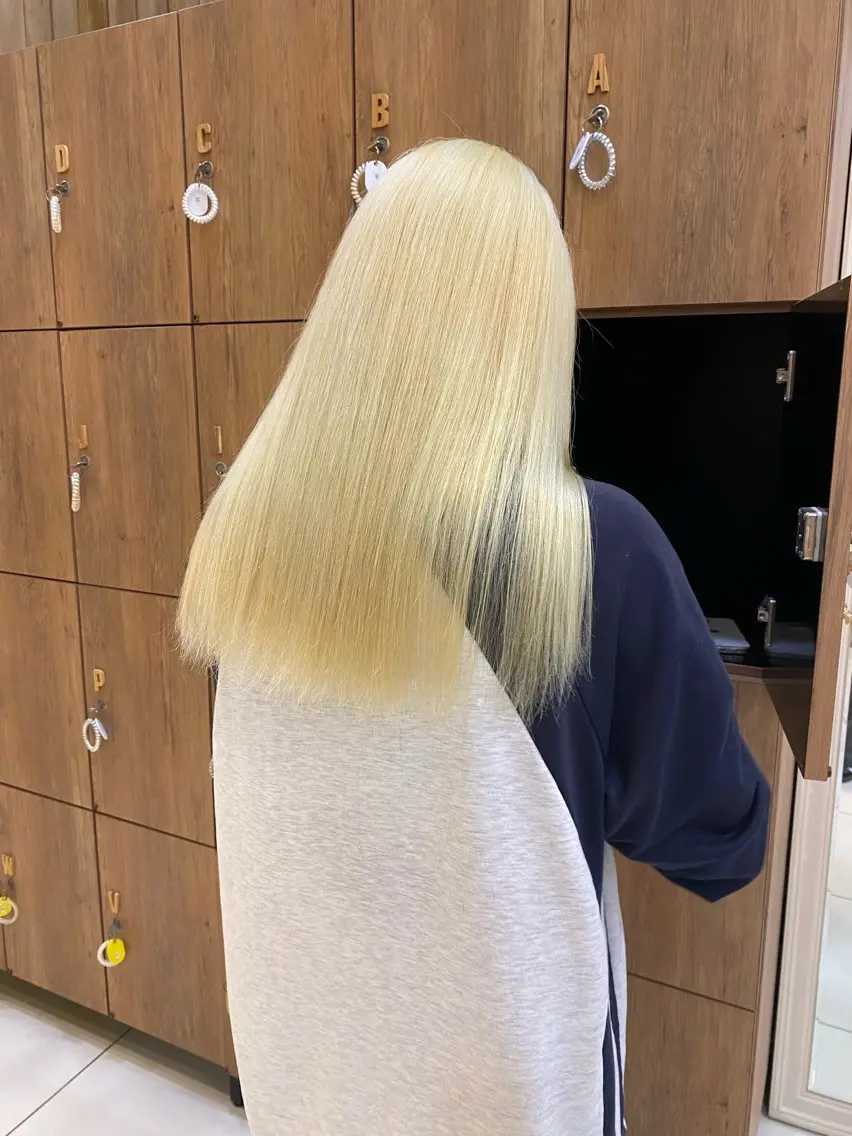 ロング カラー 抜きっぱなしブロンド ブロンド ホワイトブロンド ヘアカラー トリートメント riho/レイヤー/ ハイトーン/ブリーチのヘアスタイル