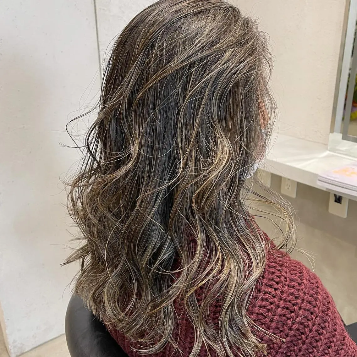 ロング カラー ハイライトカラー ハイライト DEAN ISLA 海外風ヘアサロンのヘアスタイル