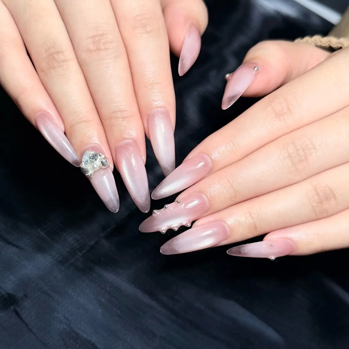 セミロング ハンドネイル Chann Channのネイルデザイン
