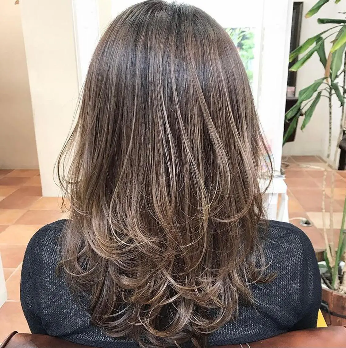 セミロング 大澤 唯のヘアスタイル