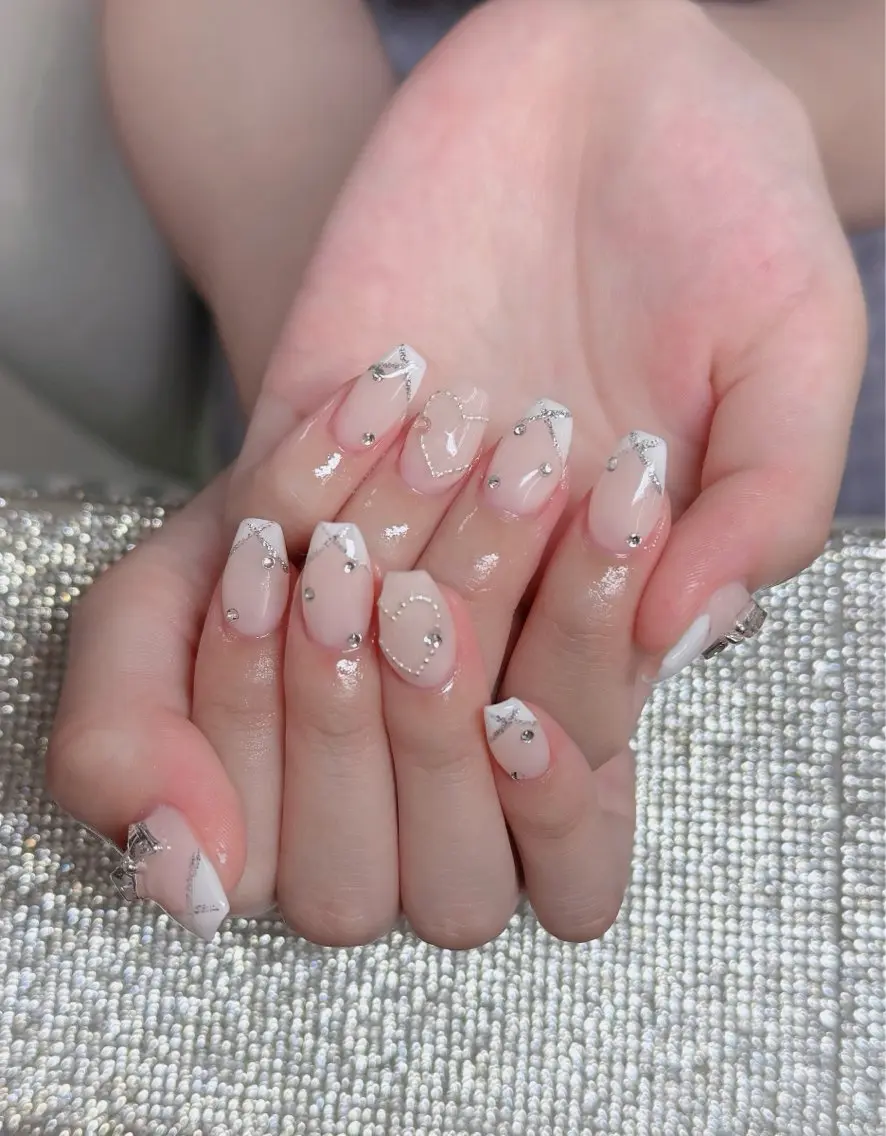 ネイル フレンチネイル ジェルネイル ガラスフレンチ ハロウィン ハート H.baby Nail Salonのネイルデザイン