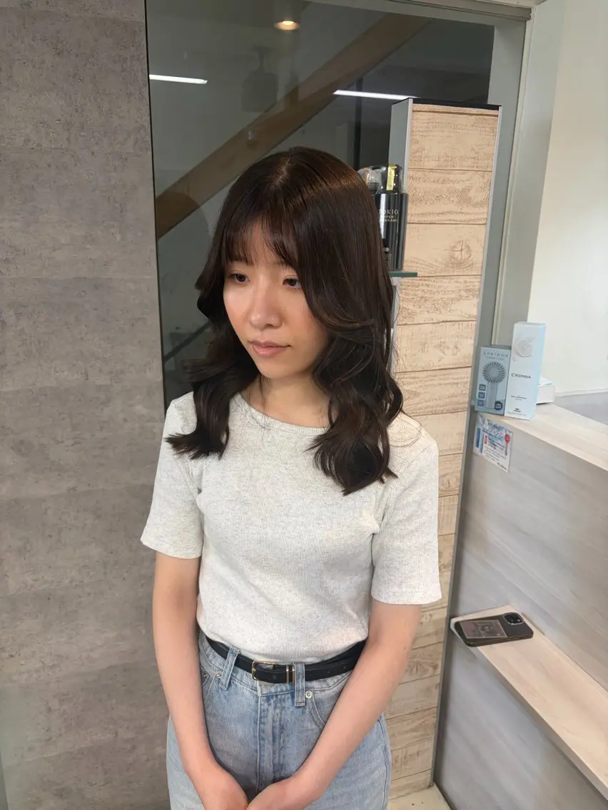 ミディアム カラー ミディアムレイヤー アッシュ アッシュブラウン ブラウンカラー 透明感カラー カット ヘアカラー トリートメント SHUKA🎀 韓国スタイル艶カラーのヘアスタイル