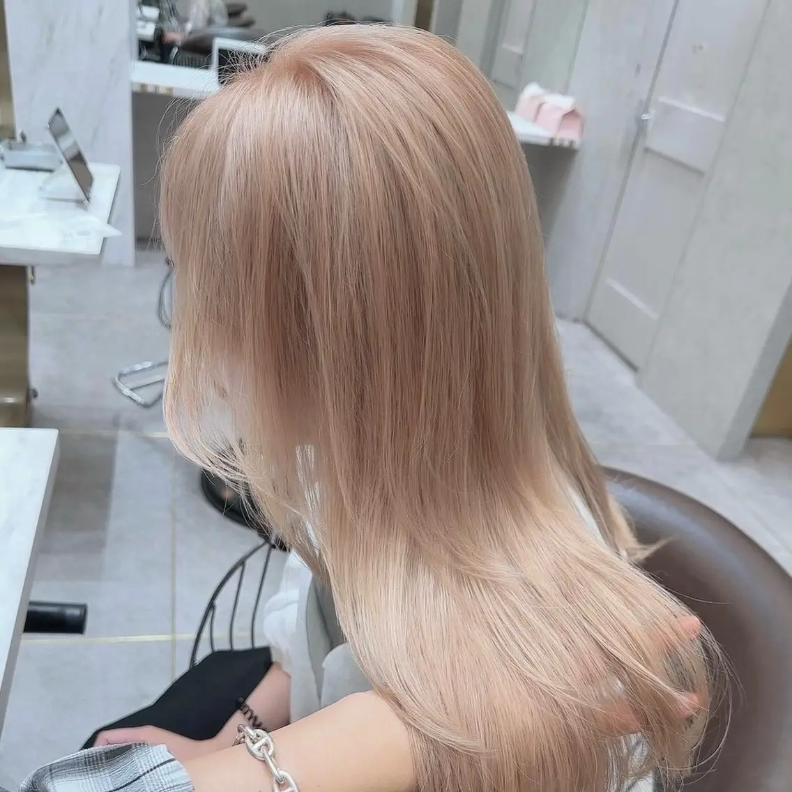 ロング カラー カット トリートメント Lond Le'a /ハイトーンカラーのヘアスタイル