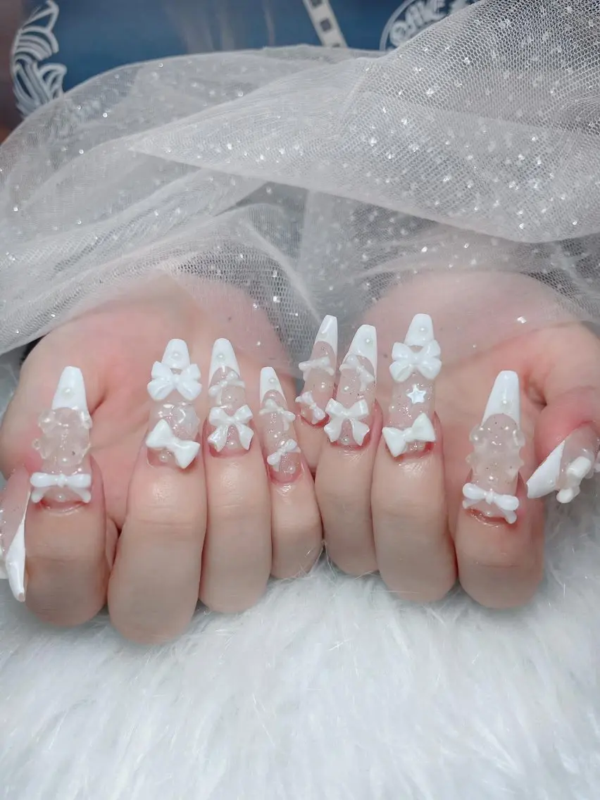ネイル アートネイル ジェルネイル 韓国ネイル ニュアンスネイル ワンカラーネイル ハンドネイル Queen Nail Salonのネイルデザイン