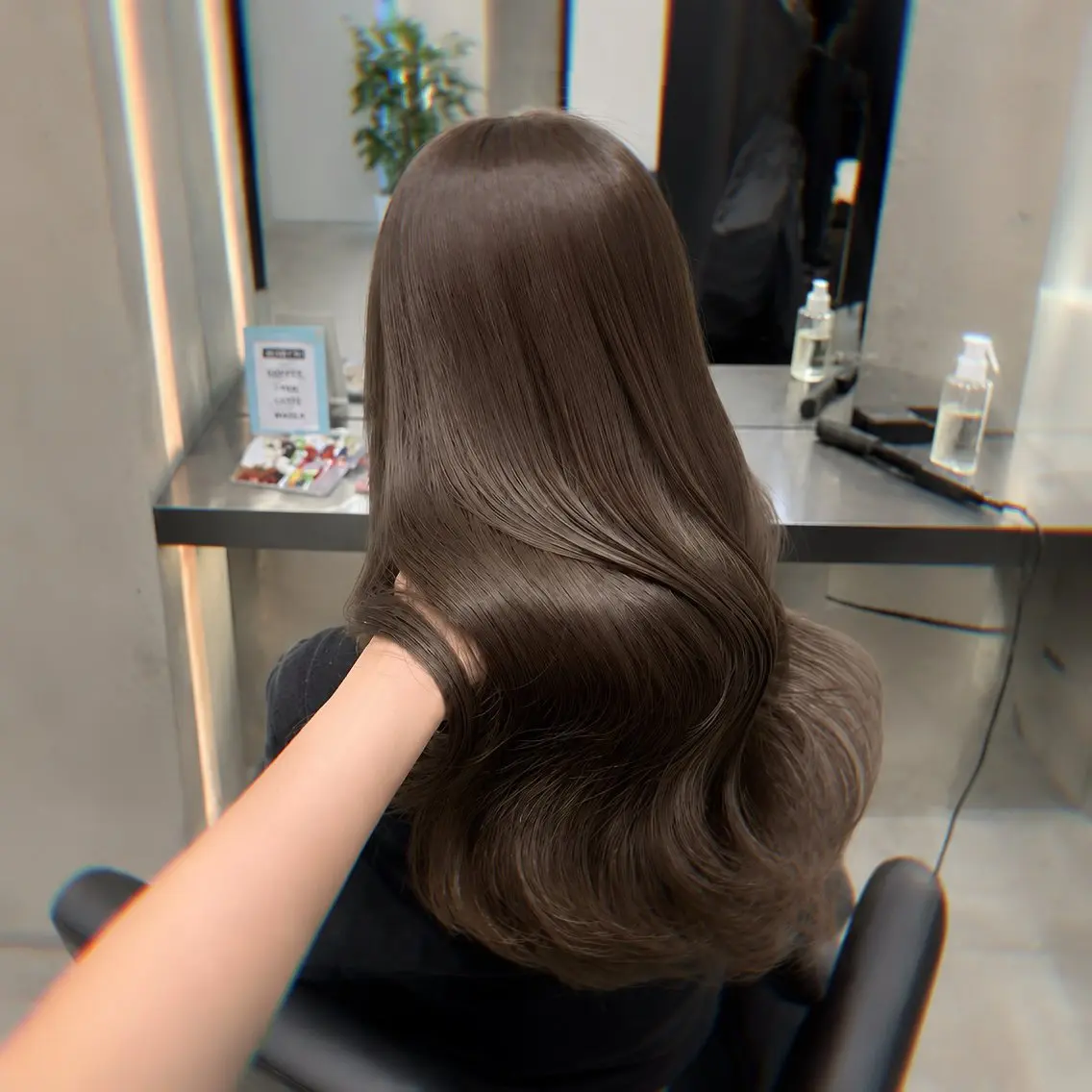 ロング カラー ブリーチ グレージュ ブリーチなしカラー オリーブグレージュ オリーブグレー カット ヘアカラー トリートメント ヘアセット 縮毛矯正ブリーチなし 💖レイヤー/虎白のヘアスタイル