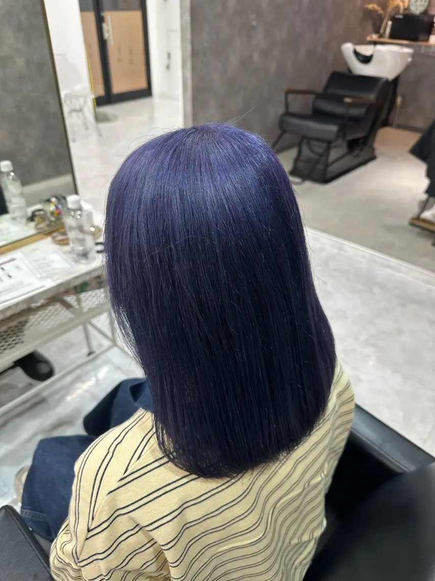 カラー ブルーカラー 💎艶々ハイトーン MOE💍🤍のヘアスタイル