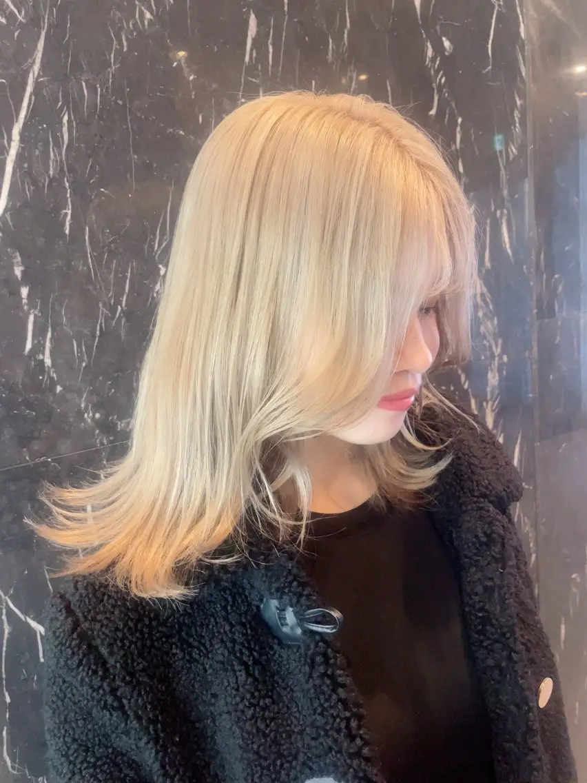 カラー ヘアカラー 羽エクステハイトーン naviRaikiのヘアスタイル