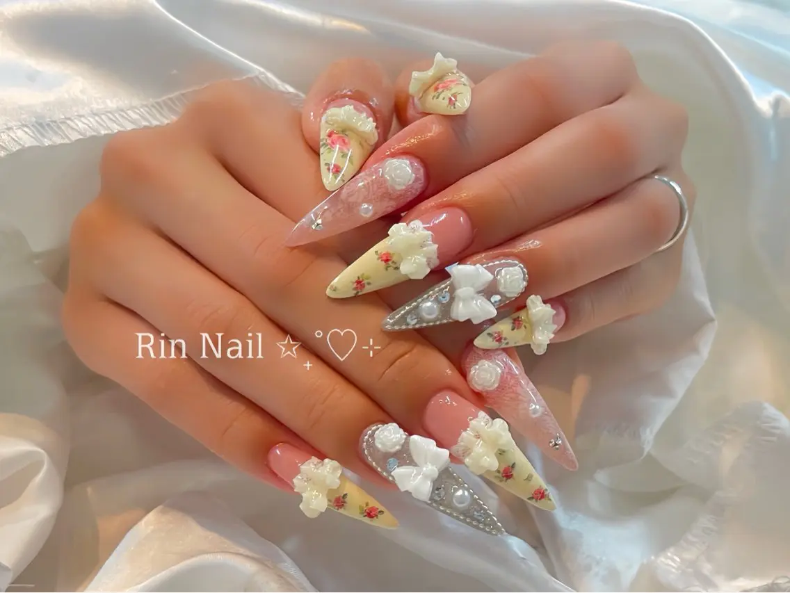 ネイル オーロラネイル チークネイル 桜ネイル クリアネイル ドット ハンドネイル Rin Nail 新大久保店のネイルデザイン