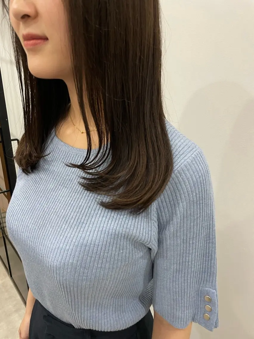 セミロング レイヤーカット ニシザカ マナのヘアスタイル