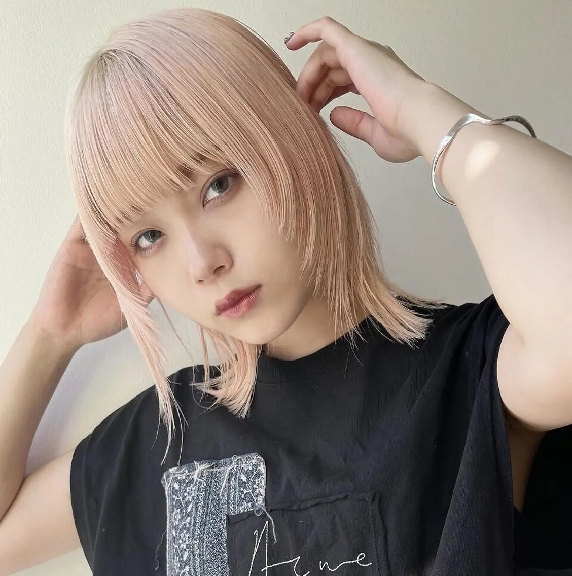 ミディアム カット 透けるミルクティー ☕赤味ゼロ★はる吉のヘアスタイル