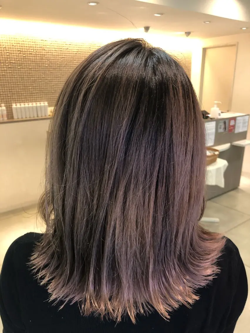 ミディアム カラー バレイヤージュ ブリーチ グラデーションカラー グレージュ ハイライトカラー ヘアカラー 門田 恭弥のヘアスタイル