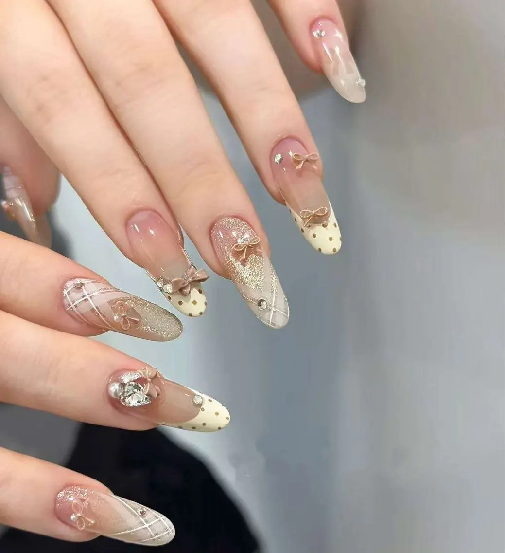 ネイル オーロラネイル フラワーネイル フットネイル フレンチネイル ジェルネイル ハンドネイル BabyYouMi nailのネイルデザイン