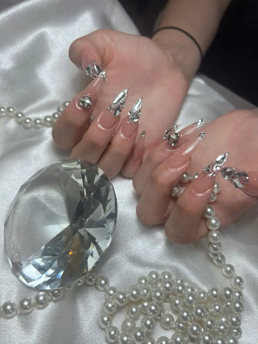 ネイル フラッシュネイル フレンチネイル グラデーション キラキラネイル 韓国ネイル ハンドネイル nyunn nailのネイルデザイン