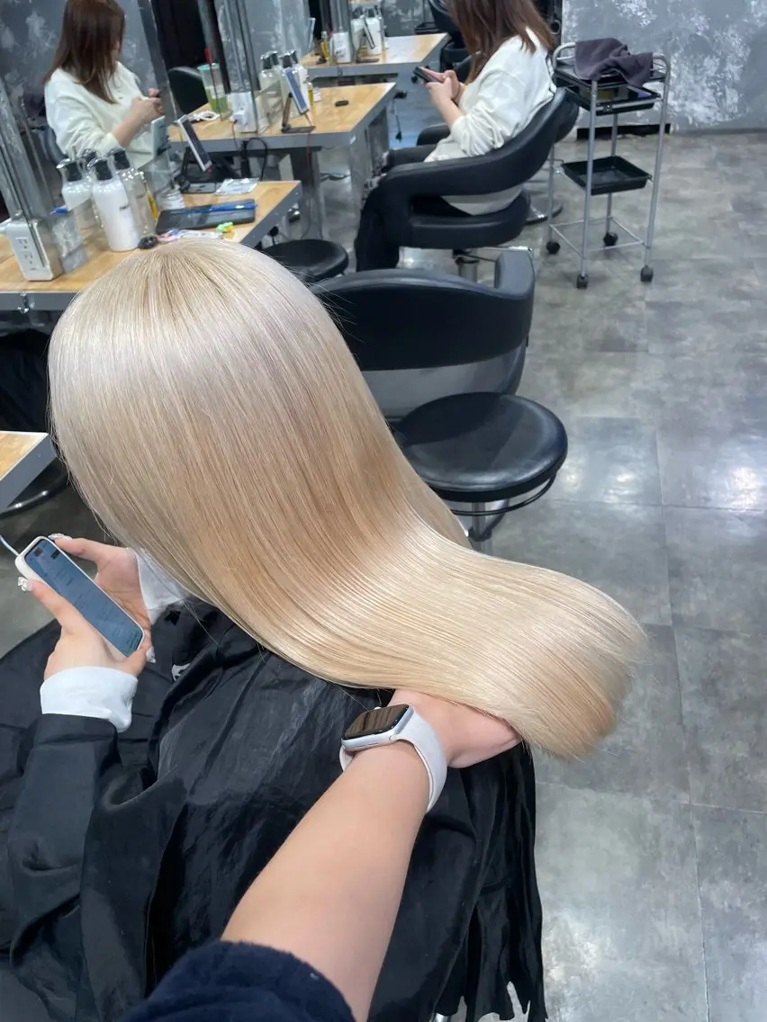 セミロング カラー ヘアカラー ハイトーン 横浜💞ミオのヘアスタイル