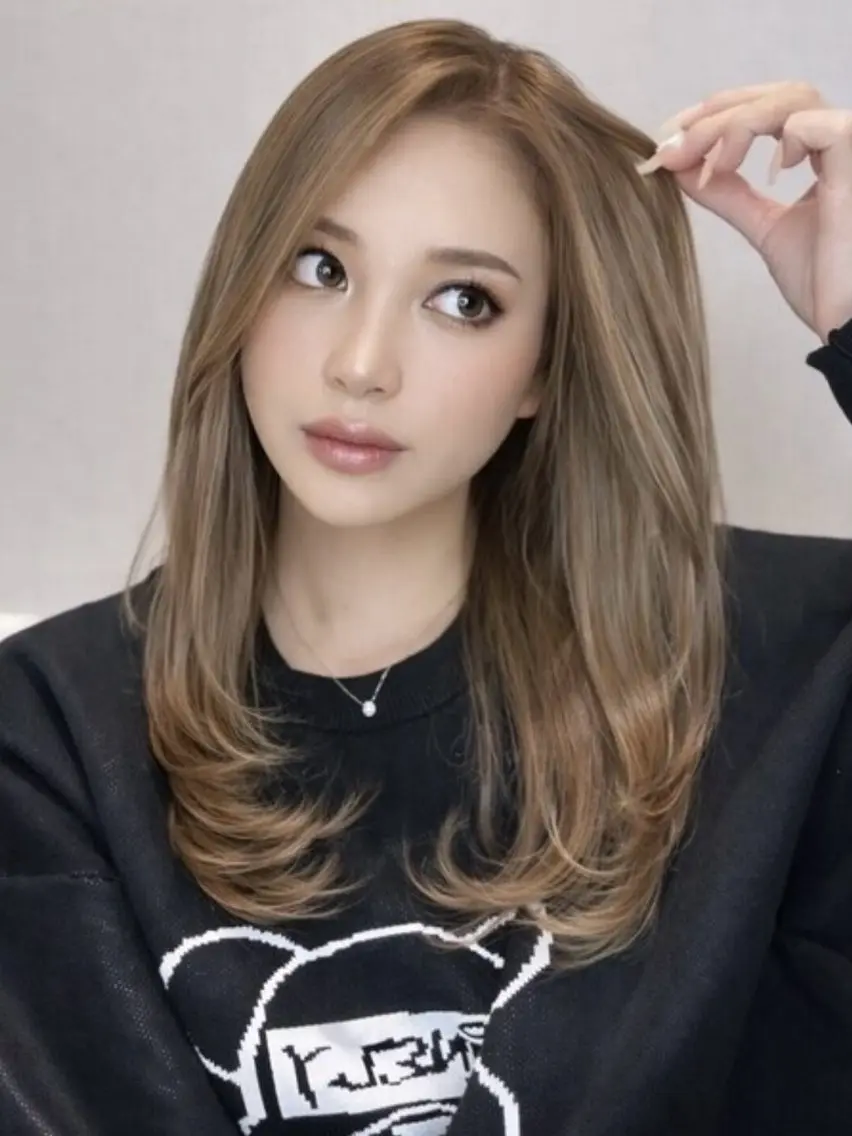 セミロング カラー ヘアアレンジ レイヤーカット ローレイヤー エクステ vizz by el yts 北谷ブリーチのヘアスタイル