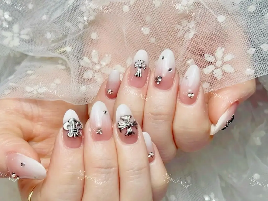 ネイル 🦋 Queenieのネイルデザイン