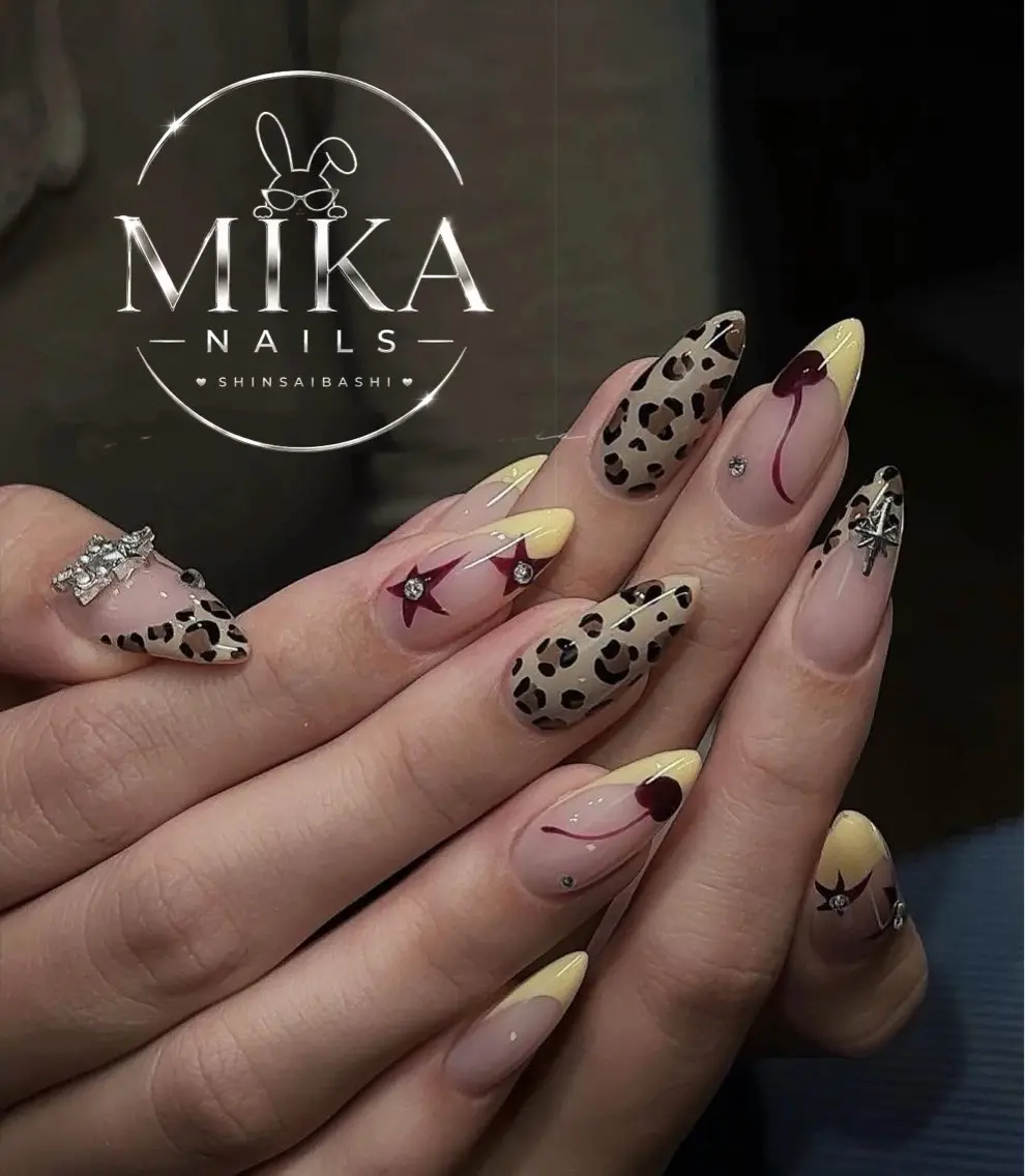 ネイル アートネイル チークネイル ドット フットネイル フレンチネイル 🌷Luna Mika🌷のネイルデザイン