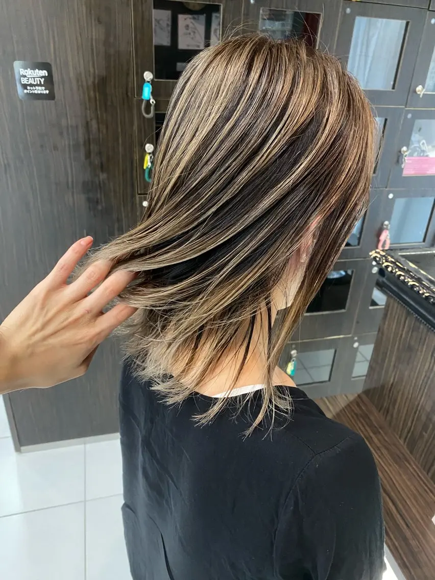 ミディアム カラー バレイヤージュ レイヤーカット ヘアカラー トリートメント グレージュ達人/赤み 消し/ブリーチ/岩崎のヘアスタイル