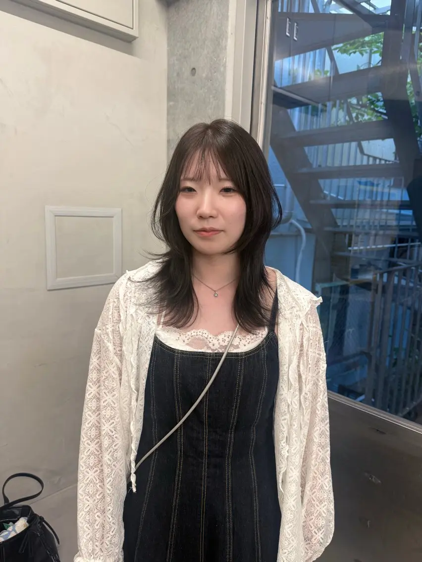 ロング カラー ロングレイヤー アッシュ ベージュカラー ブリーチ 透明感カラー カット ヘアカラー トリートメント 誰より丁寧なカット/ 小林輝/レイヤーのヘアスタイル