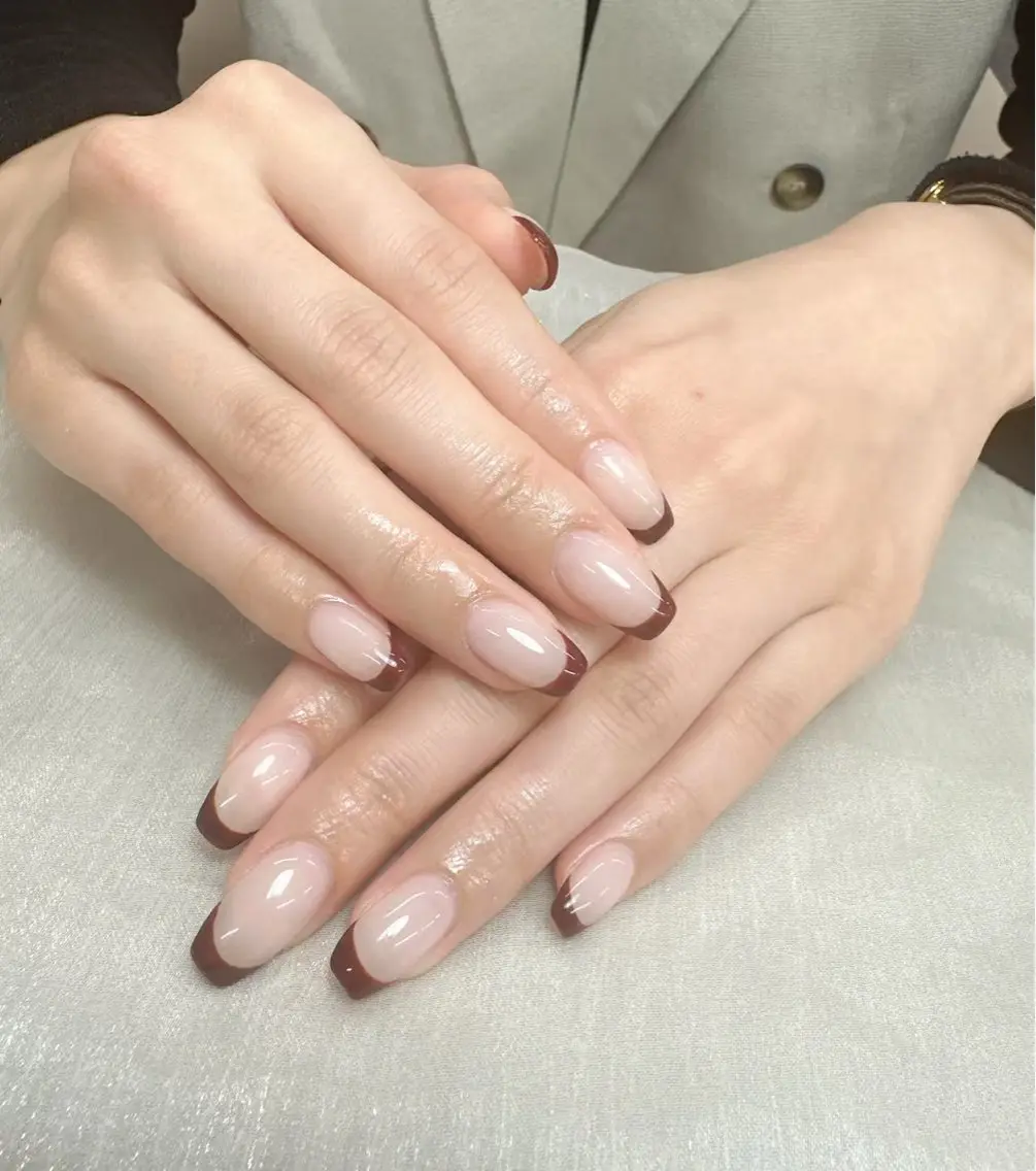 ネイル ブラウン フレンチネイル SUI Nail Roomのネイルデザイン