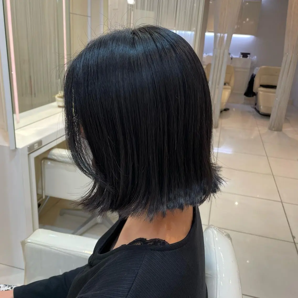 ミディアム BiBi 藪 菜月のヘアスタイル