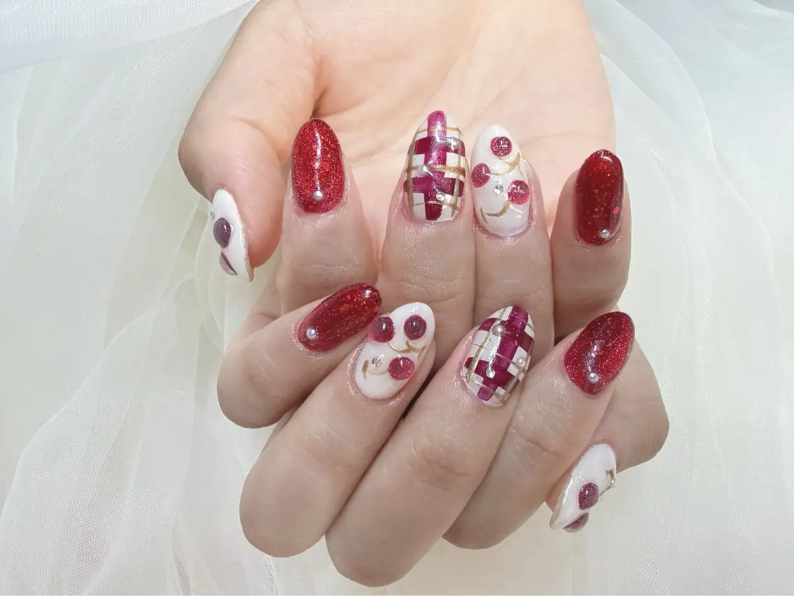 ネイル アートネイル ボルドー ドット ゴールド 韓国ネイル NailSalon✨ Écrinエクランのネイルデザイン