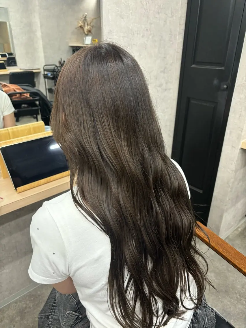 カラー ショコラグレージュ グレージュ 石原 望来のヘアスタイル