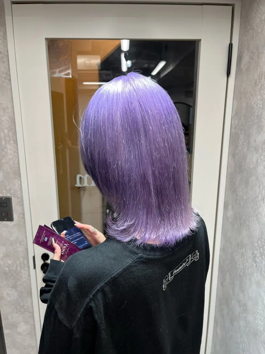 ミディアム カラー アッシュ アッシュグレー ベージュカラー ブリーチ ブロンド 【ときめき屋さん🎀 ハイトーン大和🎀】のヘアスタイル