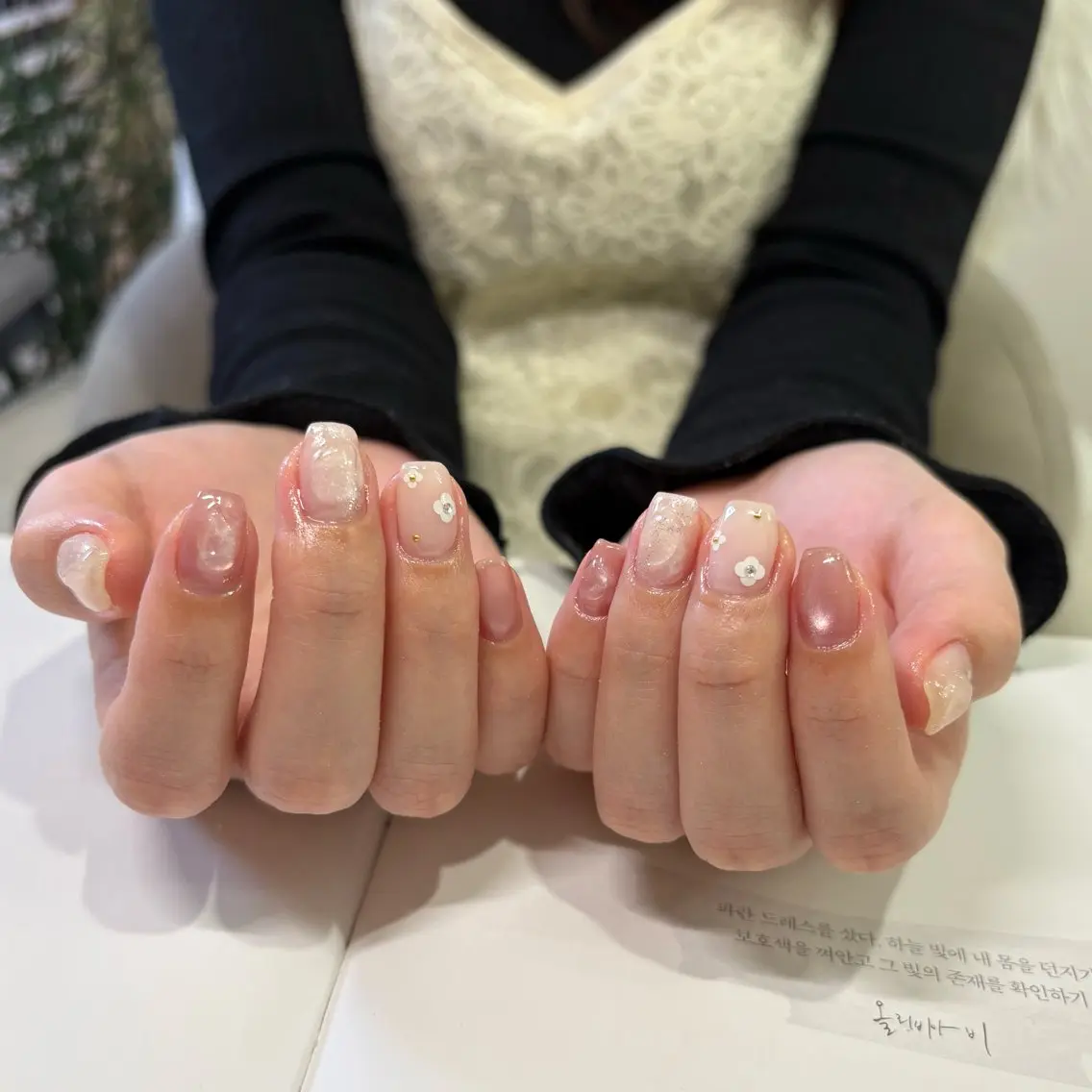 ネイル ニュアンスネイル 春ネイル ハンドネイル ネイルズシャトン🪡 ネイリスト齊藤のネイルデザイン