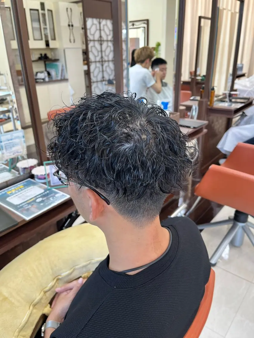 ショート パーマ メンズ マッシュ メンズパーマ 刈り上げ 波巻きパーマ スパイラルパーマ 🧊メンズ特化🧊 高木航希のヘアスタイル