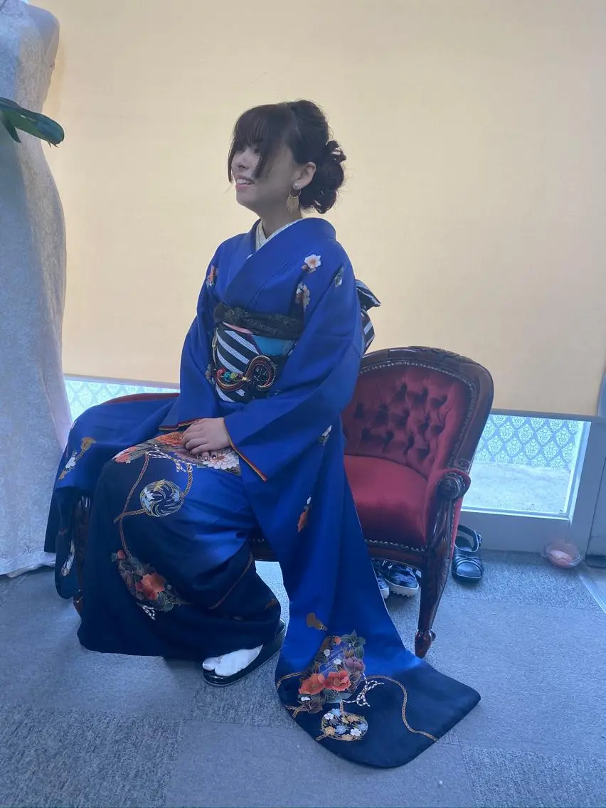 振袖着付ヘアメイクコース 朝6時から着付できますのでご希望の方はお問合せくださいませの写真