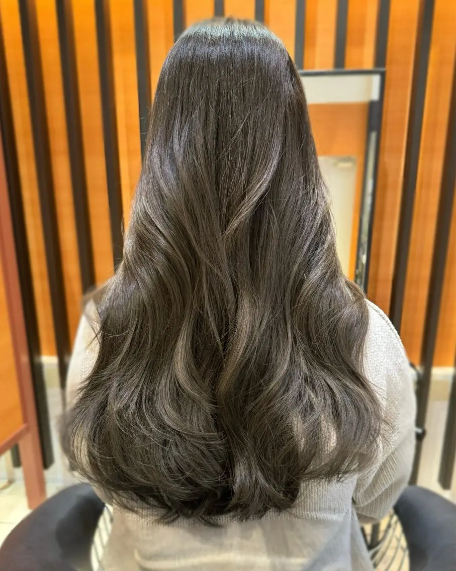ロング カラー ブリーチ ダブルカラー グレージュ ブリーチなしカラー カット ヘアカラー トリートメント 🫧森 未来🫧のマツエク・マツパデザイン