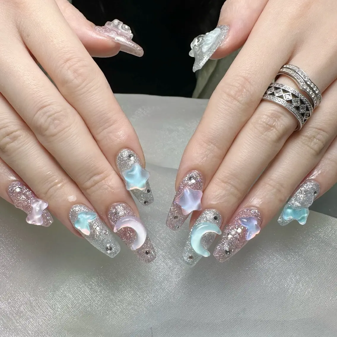 ネイル チークネイル フレンチネイル ジェルネイル ガーリー キラキラネイル ハンドネイル UM Nail Salonのネイルデザイン