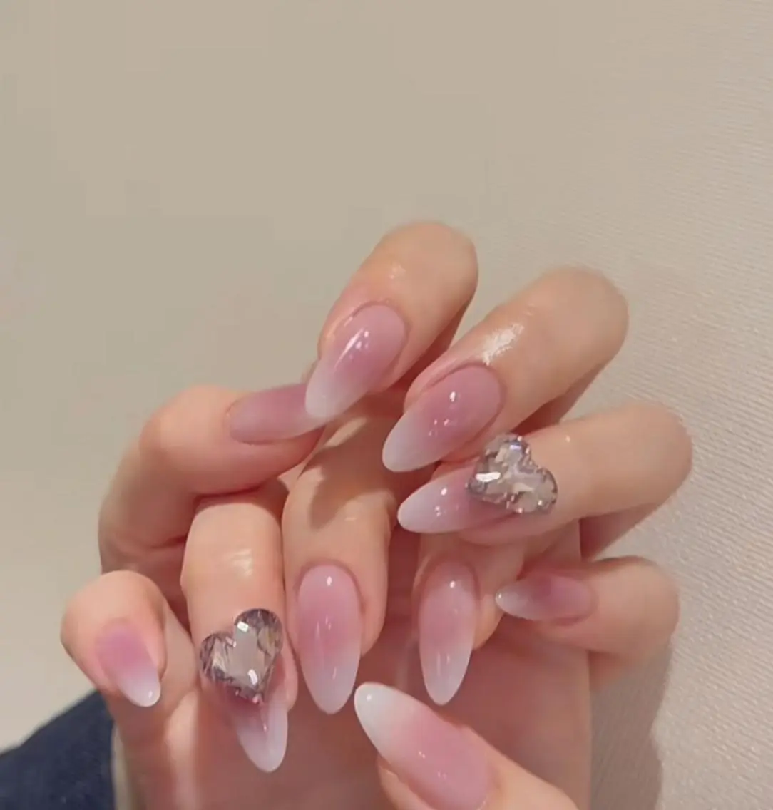 ネイル 長さ出し ネイルチップ Queen‘s なんのネイルデザイン