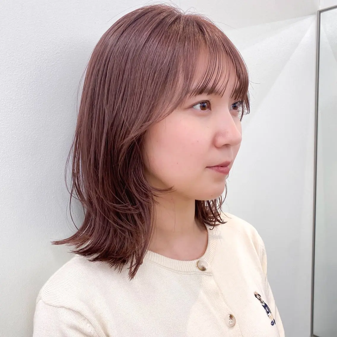 ミディアム カラー ベージュカラー ブリーチ ブリーチなしカラー ピンクカラー ピンクベージュ カット ヘアカラー トリートメント shiori/暖色/ レイヤー/似合わせのヘアスタイル