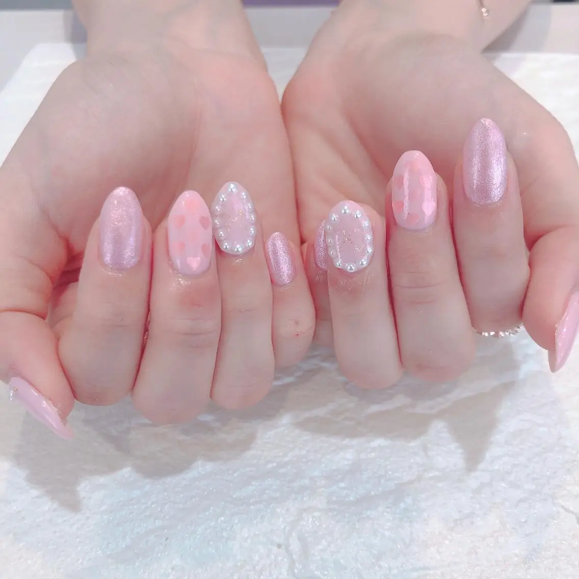 ネイル ガーリー ハンドネイル 鈴木 優菜のネイルデザイン