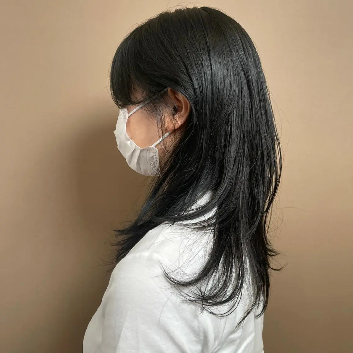 セミロング カラー 黒髪 ブルーカラー ブルーブラック ハッシュカット カット ヘアカラー トリートメント 韓国レイヤー suzuのヘアスタイル