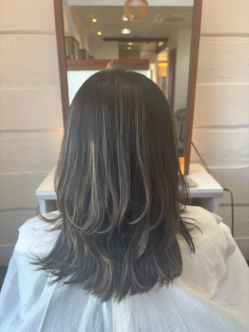 ミディアム レイヤーカット 石原 奈乃帆のヘアスタイル