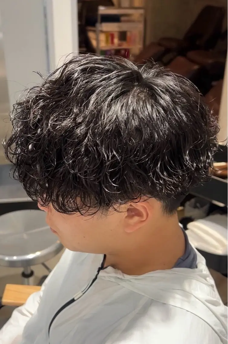 ショート パーマ メンズ メンズパーマ ツイストスパイラルパーマ 波巻きパーマ スパイラルパーマ カット パーマ メンズカットパーマ ✂️ JOYAのヘアスタイル